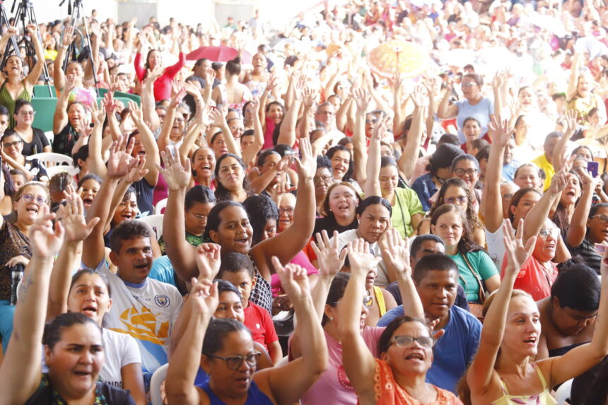 em-fortaleza,-mais-de-7-mil-pessoas-recebem-o-cartao-ceara-sem-fome