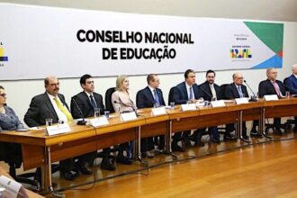 resolucao-ideologica-do-cne-prejudica-alunos-pobres-em-disciplinas-basicas