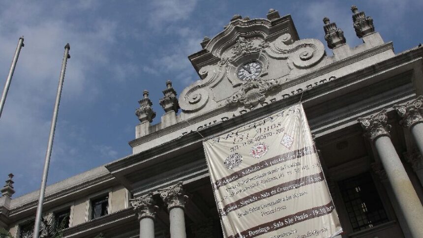 concurso-para-professor-da-usp-e-suspenso-para-avaliar-“carteirada”-de-candidato