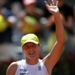em-estreia-no-wta-de-roma,-swiatek-derrota-italiana-em-apenas-52-minutos 