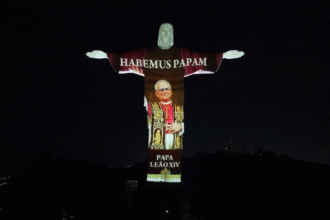 cristo-redentor-homenageia-novo-papa-leao-xiv