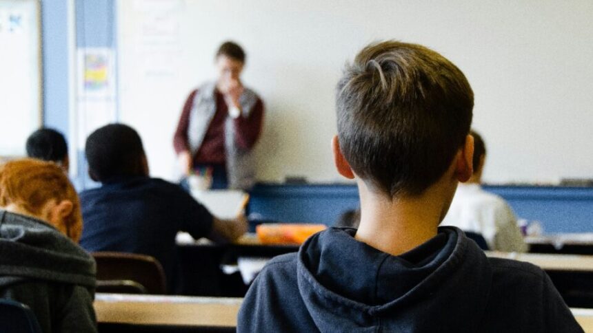 deputados-do-pt-querem-forcar-todas-as-escolas-a-matricular-qualquer-tipo-de-aluno