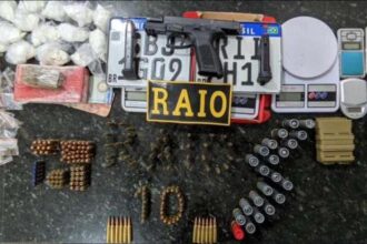 policiais-militares-apreendem-pistola,-municoes-e-drogas-no-carlito-pamplona
