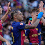com-dois-gols-de-raphinha,-barcelona-vence-real-madrid-e-fica-mais-perto-do-titulo-espanhol