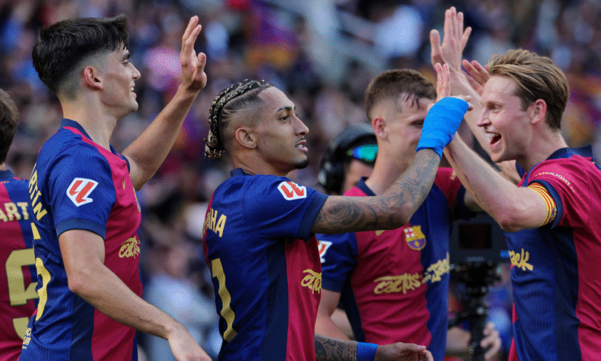 com-dois-gols-de-raphinha,-barcelona-vence-real-madrid-e-fica-mais-perto-do-titulo-espanhol