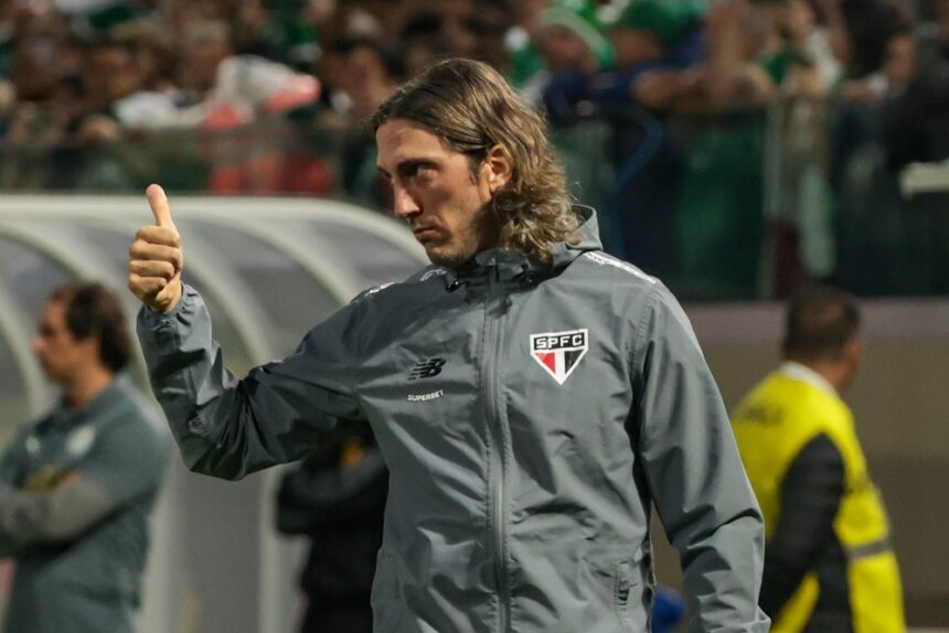 zubeldia-explica-por-que-lucas-moura-nao-jogou-nenhum-minuto-do-classico-contra-o-palmeiras