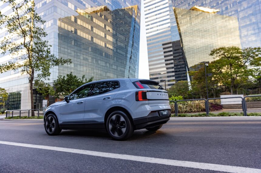 volvo-planeja-demitir-ate-800-funcionarios-nos-eua-por-efeito-do-tarifaco-de-trump