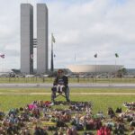 encefalomielite-mialgica:-sapatos-mostram-historias-de-portadores-da-doenca-em-ato-em-brasilia