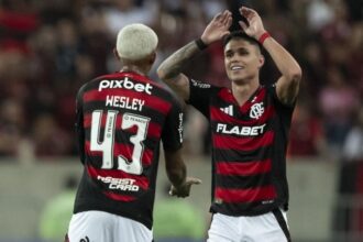 flamengo-vence-a-ldu-por-2-a-0-e-encaminha-vaga-nas-oitavas-da-libertadores