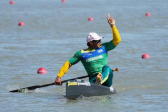 isaquias-queiroz-conquista-medalha-de-ouro-na-copa-do-mundo-de-canoagem-velocidade