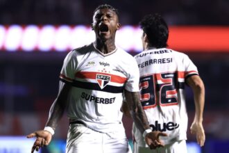 sao-paulo-marca-duas-vezes-no-segundo-tempo-e-vence-o-gremio-de-virada-no-morumbis