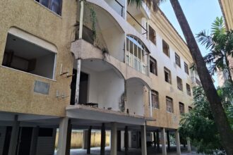como-e-o-cotidiano-no-condominio-onde-duas-idosas-vivem-em-meio-a-demolicao