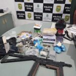 dupla-em-posse-de-armas,-drogas-e-artefato-explosivo-e-preso-pela-policia-civil-em-fortaleza