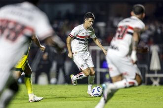 sao-paulo-descarta-lesao,-mas-oscar-deve-ser-desfalque-contra-talleres-na-libertadores