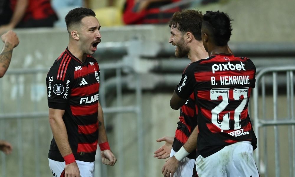 sob-olhares-de-ancelotti,-flamengo-sofre,-mas-vence-tachira-e-vai-as-oitavas-da-libertadores