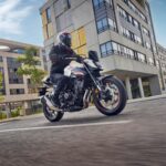 honda-hornet-volta-ao-brasil-apos-mais-de-uma-decada;-veja-preco-e-ficha-tecnica