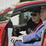 apos-briga-com-musk,-trump-diz-que-vai-‘se-livrar’-do-tesla-que-comprou