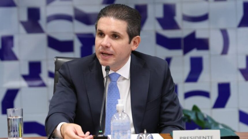 hugo-motta-deve-pautar-projeto-que-anula-aumento-do-iof