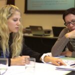 as-empresas-lucram-com-a-intergeracionalidade,-mas-continuam-barrando-os-mais-velhos