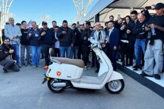 video:-chinesa-yadea-mostra-moto-que-anda-sozinha-em-evento-em-sp
