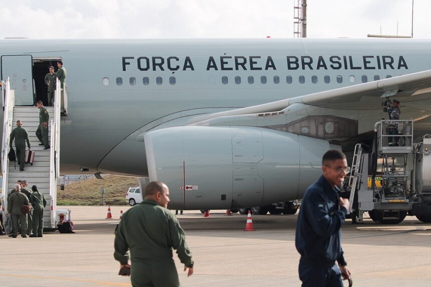 novo-voo-com-brasileiros-repatriados-dos-eua-chega-em-fortaleza-neste-sabado