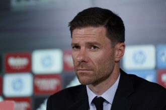 real-madrid-chega-a-miami-para-o-mundial-e-xabi-alonso-mostra-preocupacao:-‘pouco-tempo’