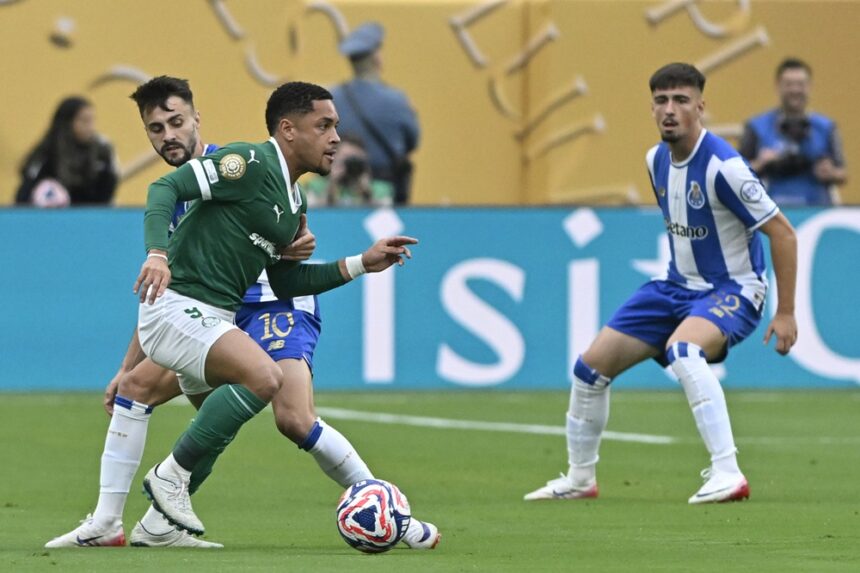 palmeiras-domina-o-porto,-mas-para-no-goleiro-e-estreia-no-mundial-com-empate-por-0-a-0