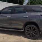 motorista-bebado-joga-carro-contra-policiais,-foge-e-e-preso-apos-perseguicao