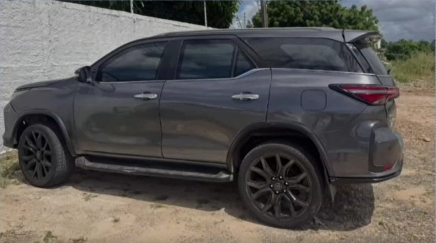 motorista-bebado-joga-carro-contra-policiais,-foge-e-e-preso-apos-perseguicao