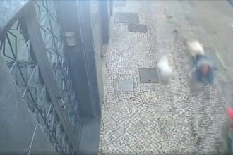 mulher-e-arrastada-por-motocicleta-no-rio-enquanto-passeava-com-cachorros