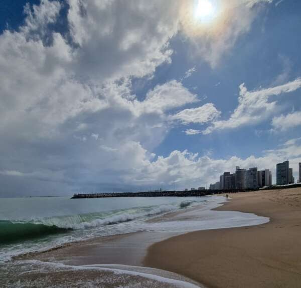 de-olho-na-orla:-fortaleza-tem-17-trechos-de-praia-proprios-para-banho