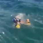 bombeiros-resgatam-73-praticantes-de-stand-up-paddle-apos-ventania-na-praia-do-leme