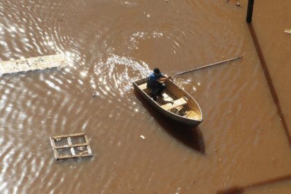 rio-guaiba-ultrapassa-nivel-de-inundacao-em-porto-alegre-e-faz-defesa-civil-do-rs-emitir-alerta