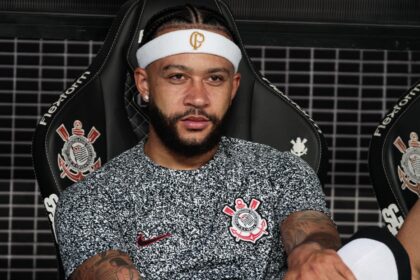 corinthians-paga-parte-da-divida-a-memphis-depay