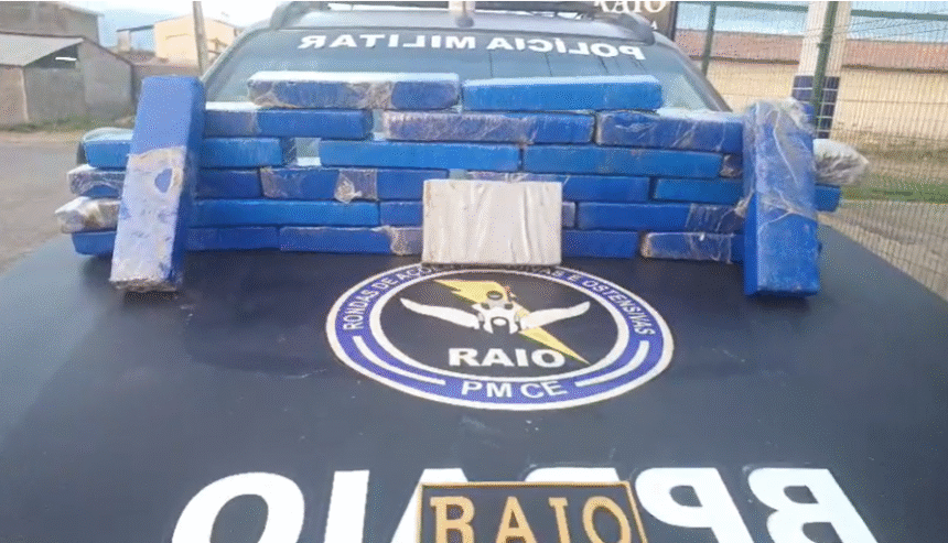 pmce-apreende-quase-21-kg-de-drogas-e-prende-dois-homens-em-lavras-da-mangabeira
