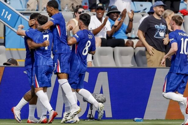 chelsea-goleia-benfica-na-prorrogacao-apos-duas-horas-de-paralisacao-e-enfrenta-o-palmeiras