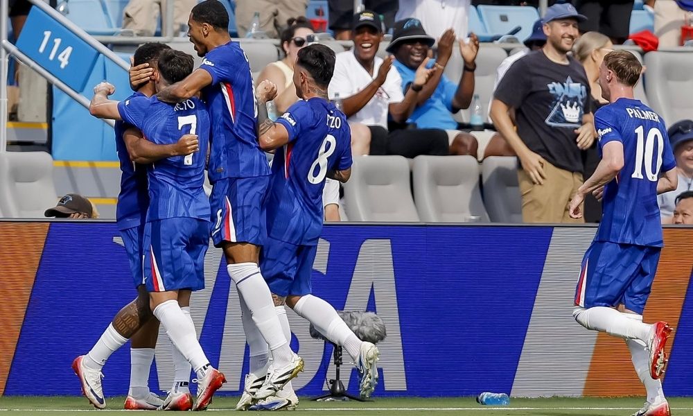 chelsea-goleia-benfica-na-prorrogacao-apos-duas-horas-de-paralisacao-e-enfrenta-o-palmeiras