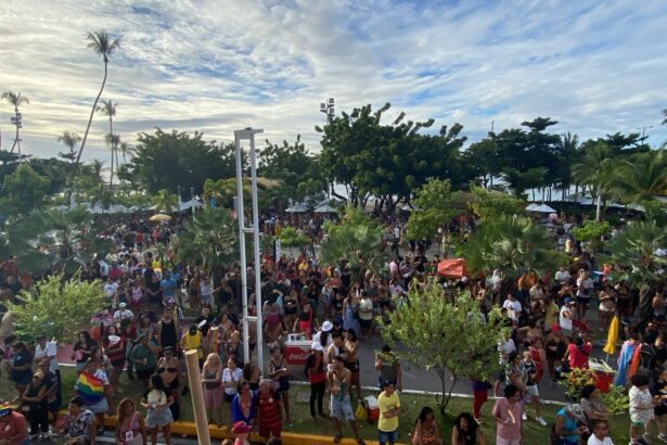 parada-pela-diversidade-sexual-do-ceara-leva-milhares-de-pessoas-a-beira-mar-de-fortaleza