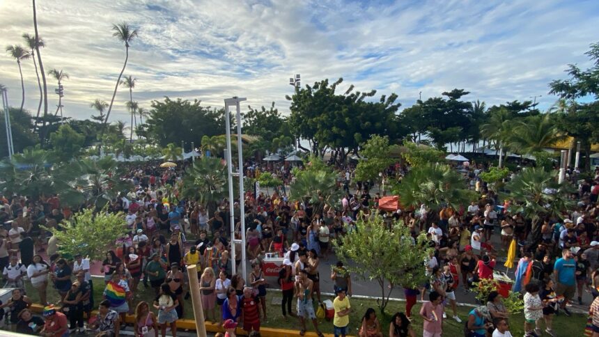 parada-pela-diversidade-sexual-do-ceara-leva-milhares-de-pessoas-a-beira-mar-de-fortaleza