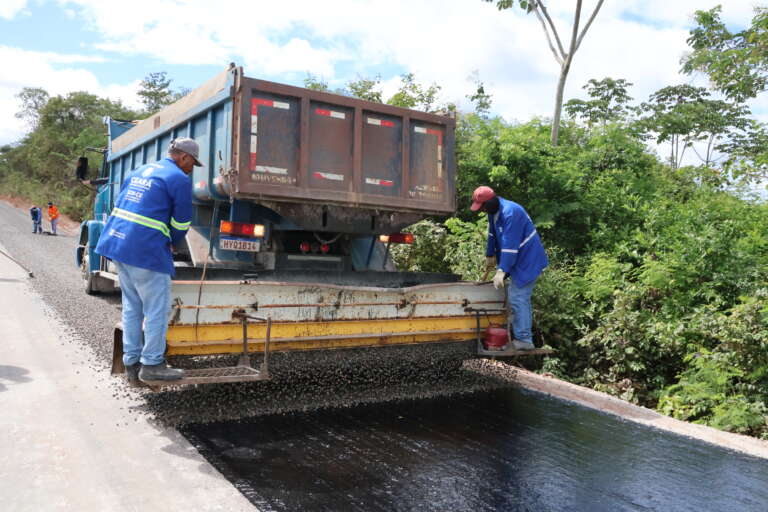 mais-seguranca-e-conforto-na-estrada:-ce-451-recebe-melhorias-entre-guaiuba-e-itacima