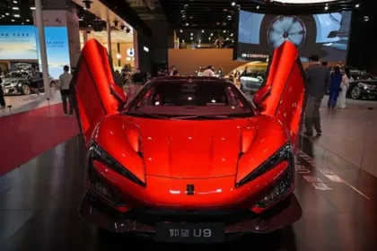 o-que-esta-por-tras-dos-carros-eletricos-‘baratos’-da-china,-que-estao-tomando-o-mercado-global