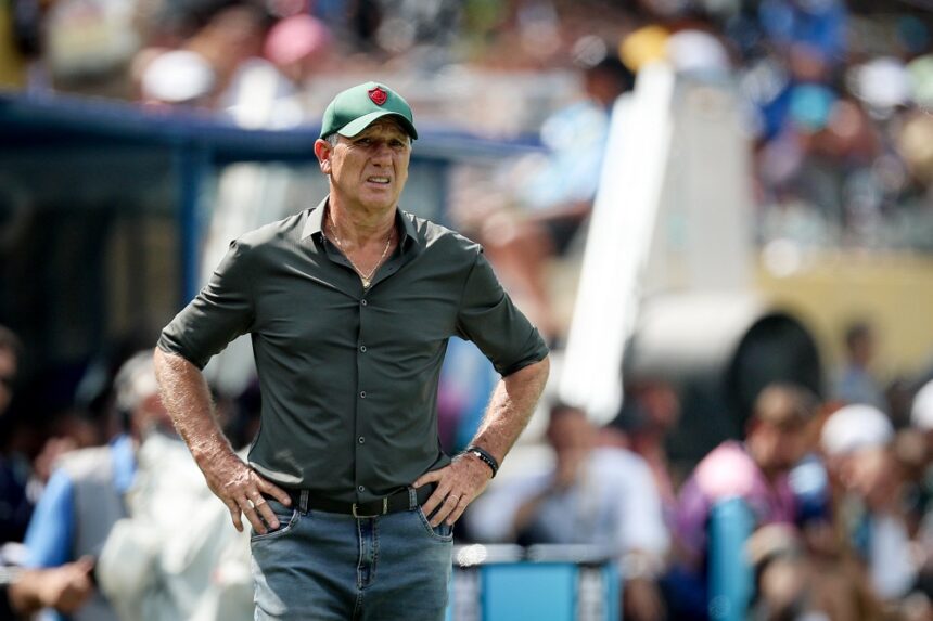 renato-gaucho-repete-esquema-contra-a-inter-e-dedica-vaga-a-torcida-do-fluminense:-‘eles-merecem’