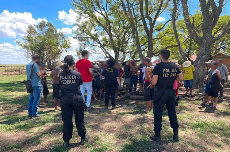 Operação federal resgata trabalhadores em condições análogas à escravidão em fazendas de Uruguaiana (RS) Polícia Federal Fonte: Agência Senado