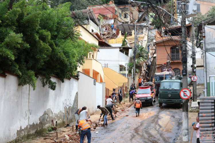 Juiz de Fora (MG), 27/02/2026 - Deslizamento de terra do Morro do Cristo, ocorrido durante a tempestade de segunda-feira, 23 de fevereiro, no Bairro Paineiras. Foto: Rovena Rosa/Agência Brasil
